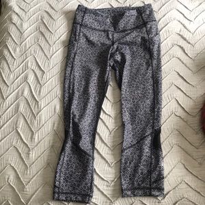 Lululemon crop yoga pants
